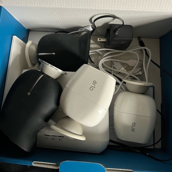 Arlo Pro 2 Security Cameras (wireless) - Picture 2 of 2